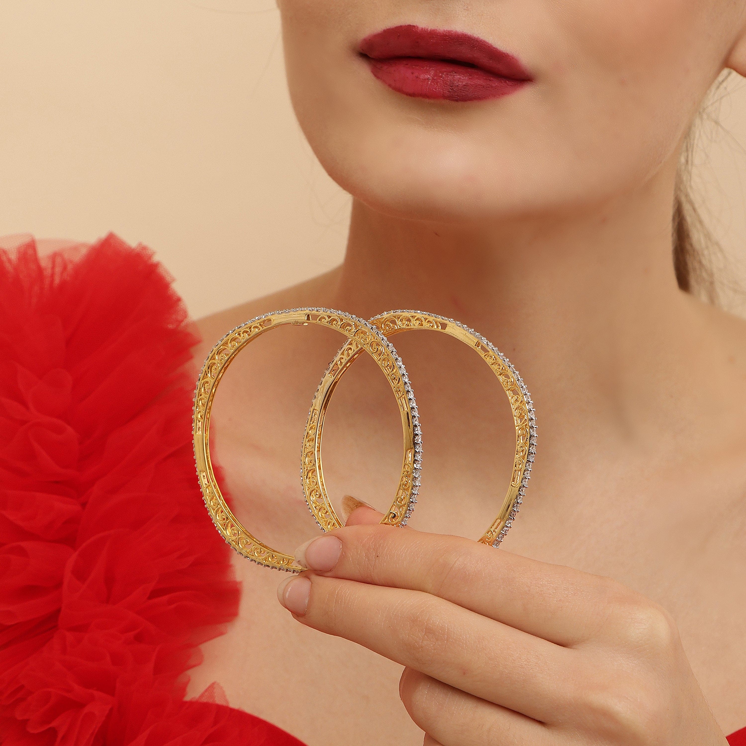 GORGEOUS SINGLE LINE SLEEK BANGLES