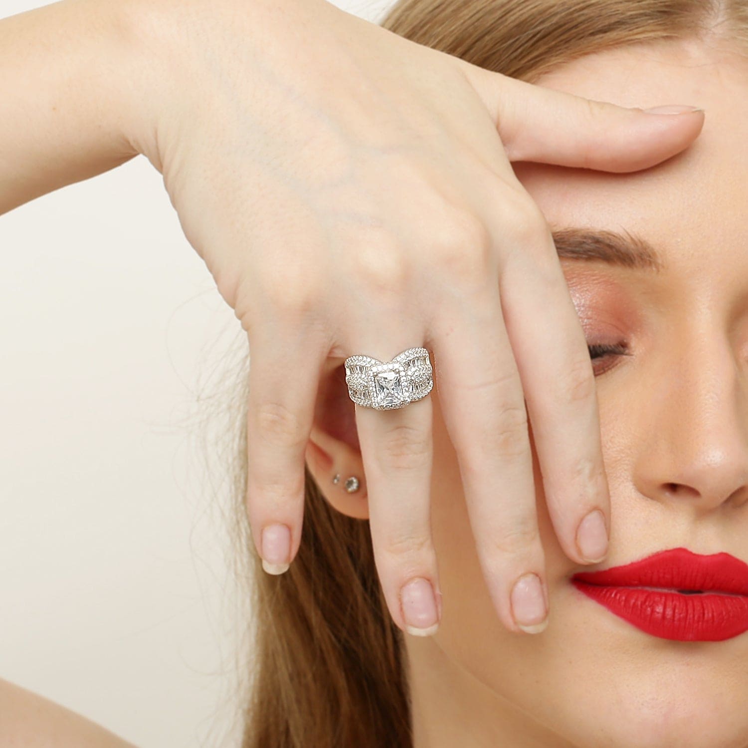 CRYSTALLINE CHARM BAGUETTE SILVER RING