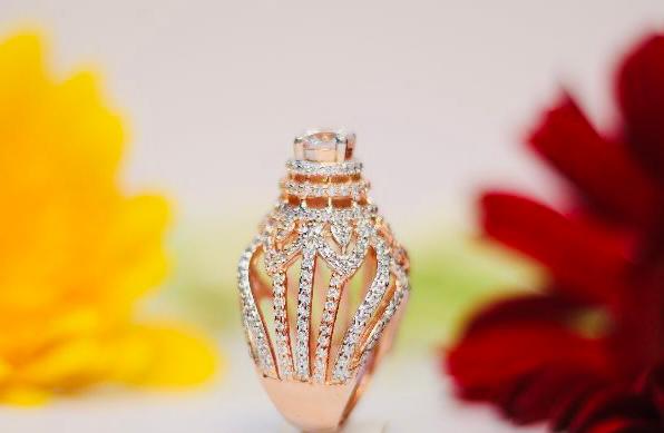DESIGNER FLORAL RING
