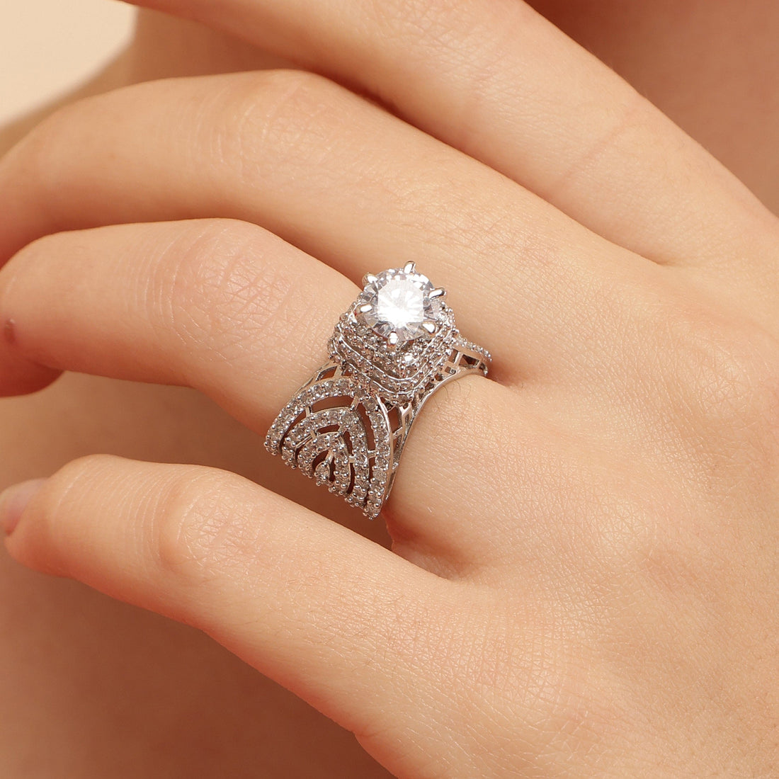 GLAM LADY SOLITAIRE RING