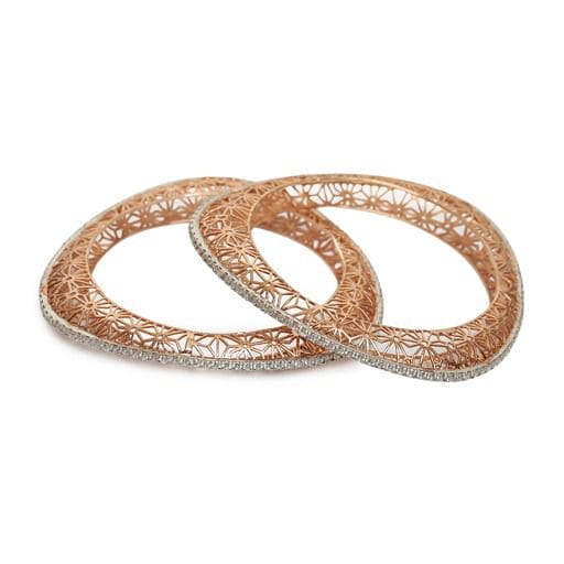 HANDCRAFTED SINGLE LINE TRIANGLE BANGLE