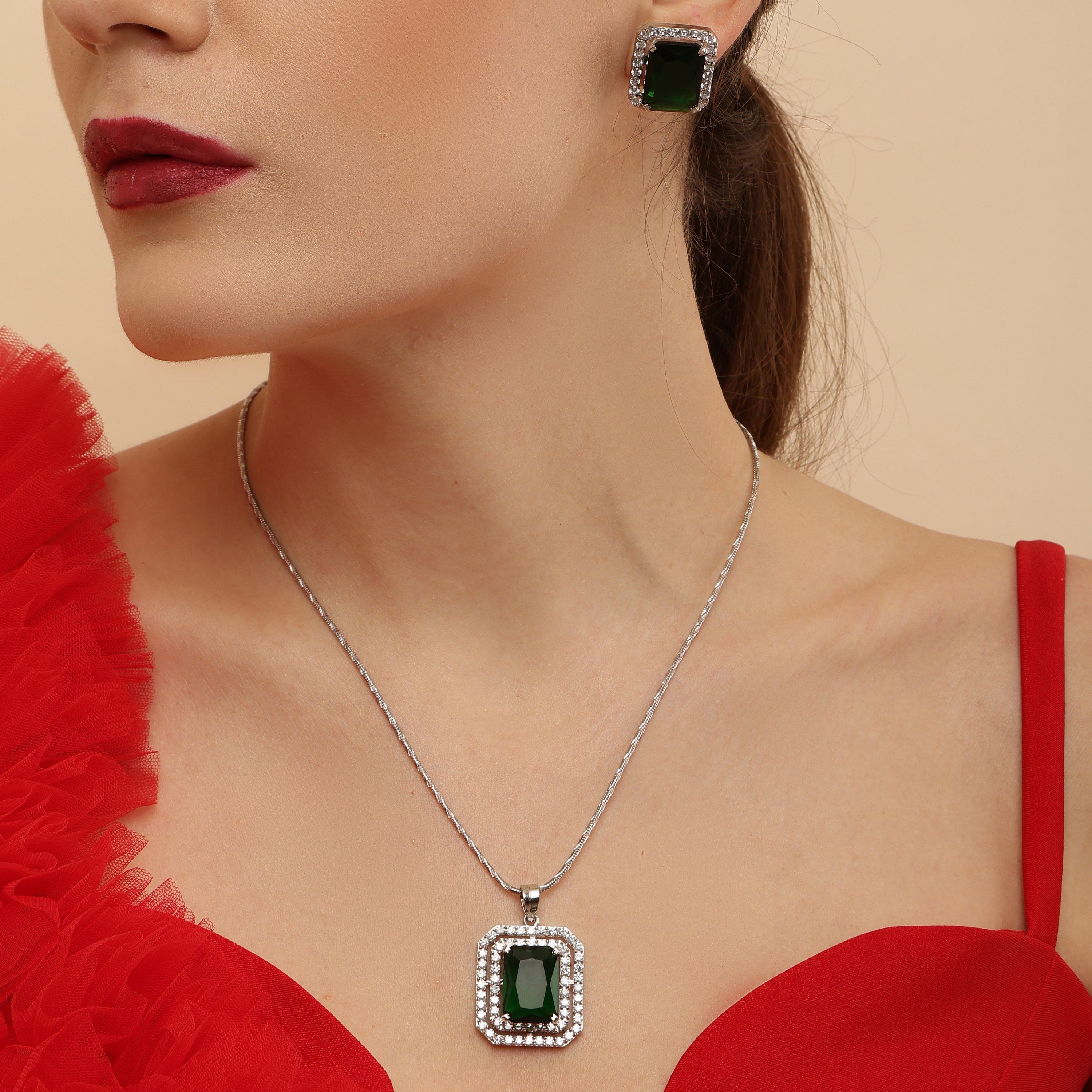 Aesthetic Emerald 925 sterling silver pendant set front view