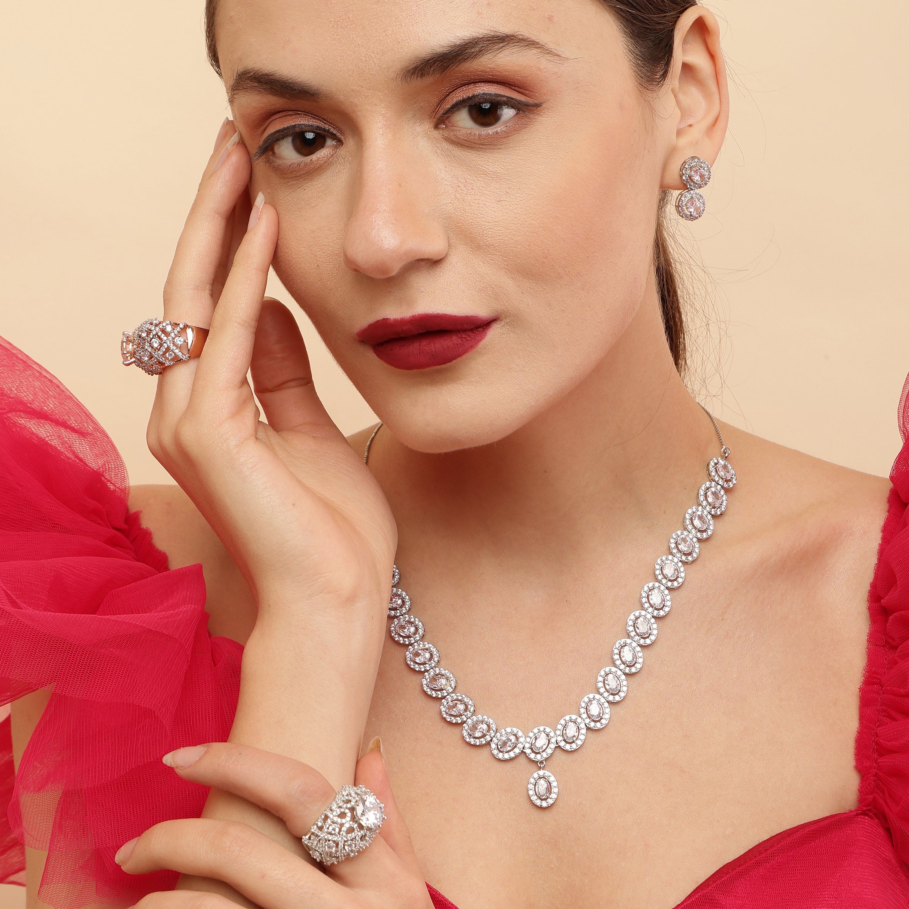 Amara Stylish sterling silver necklace set close-up detail