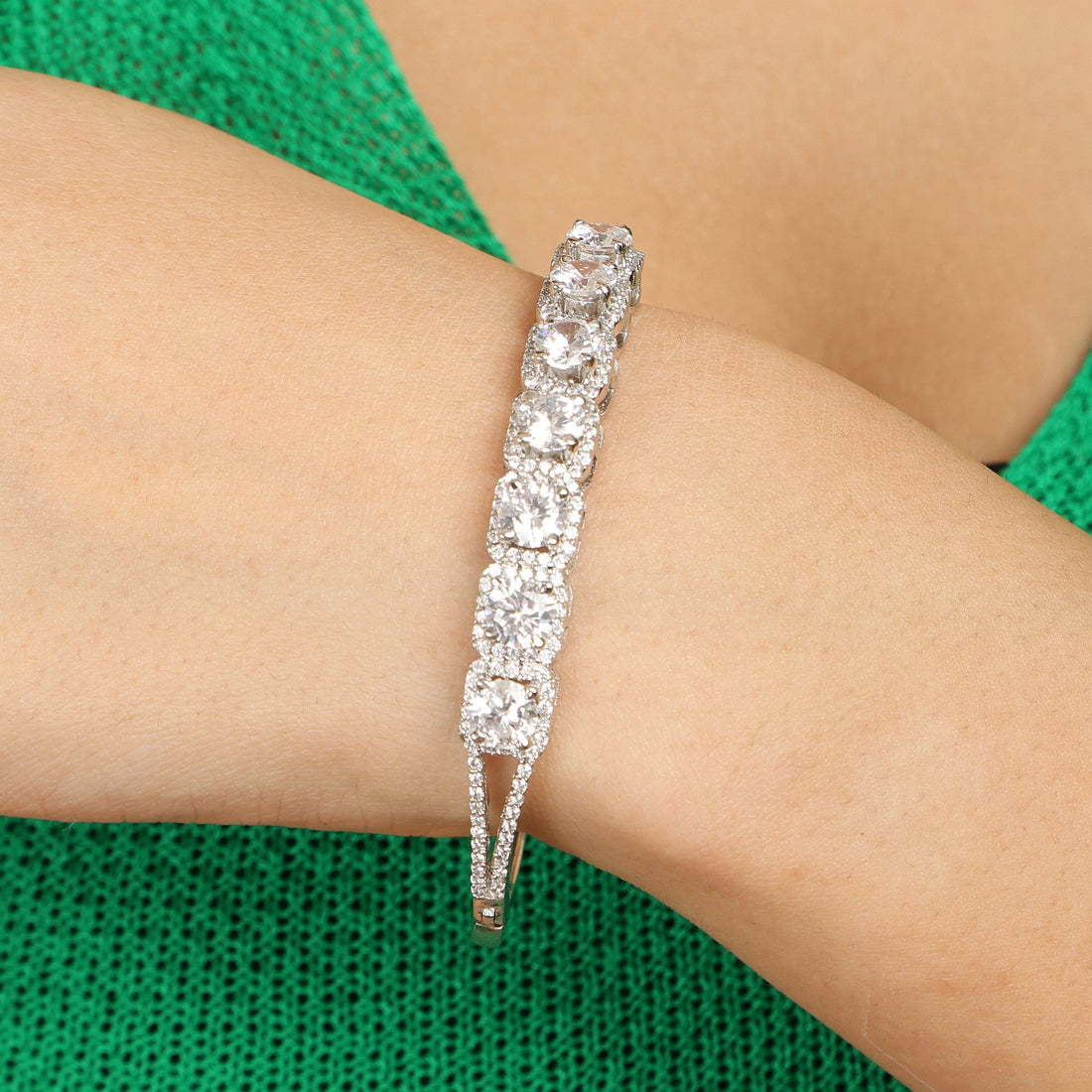 Bold Aura sterling silver bracelet close-up link detail