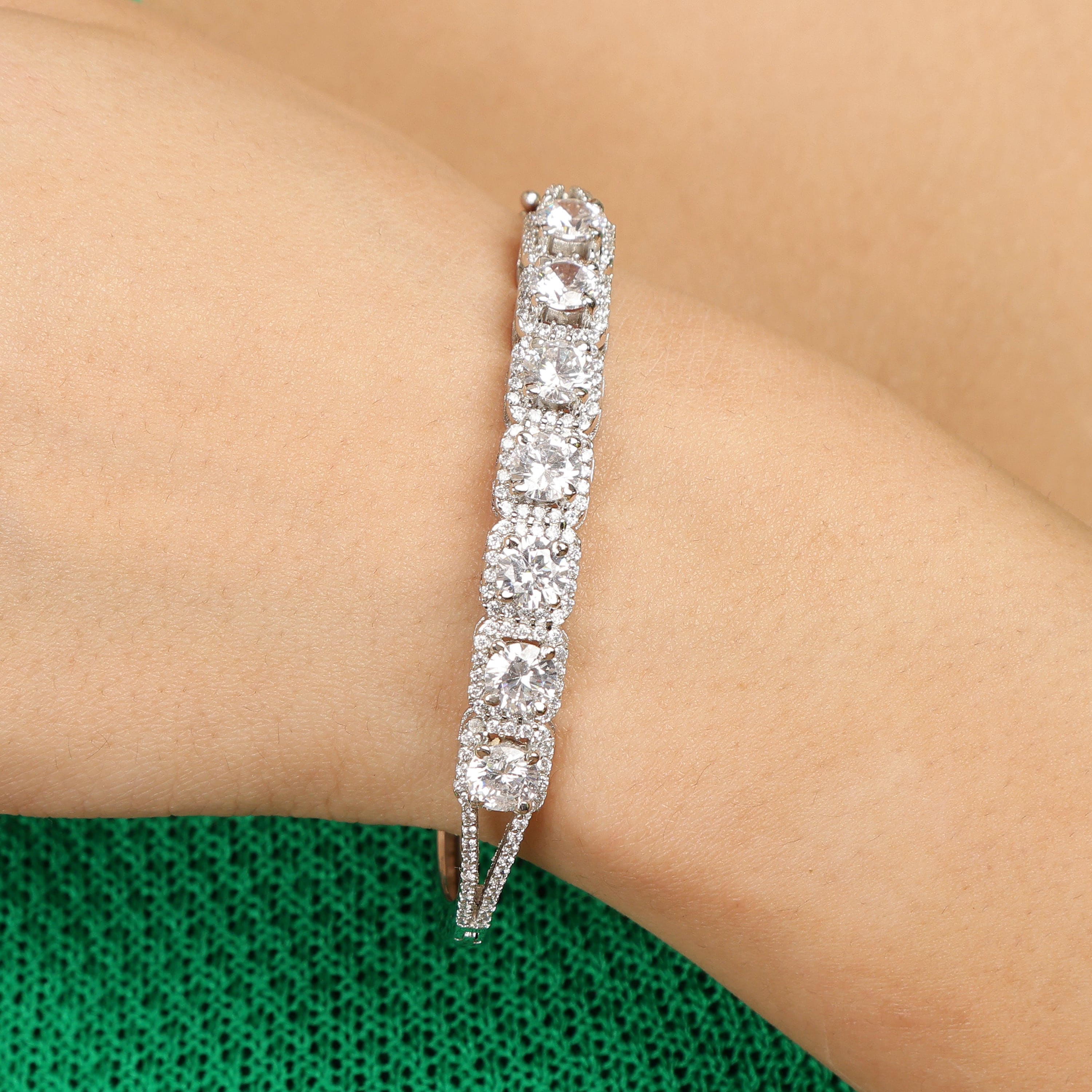 Bold Aura sterling silver bracelet gold link detail