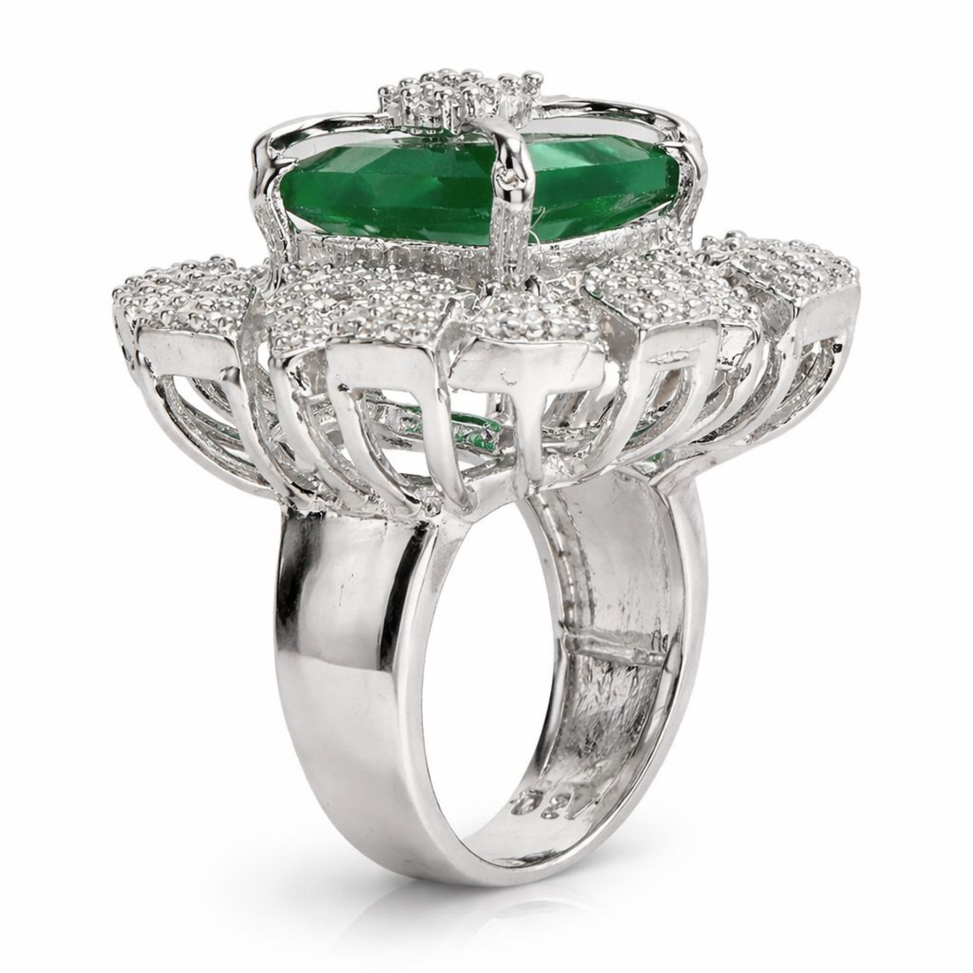 Breathtaking Emerald cocktail 925 sterling silver ring front view