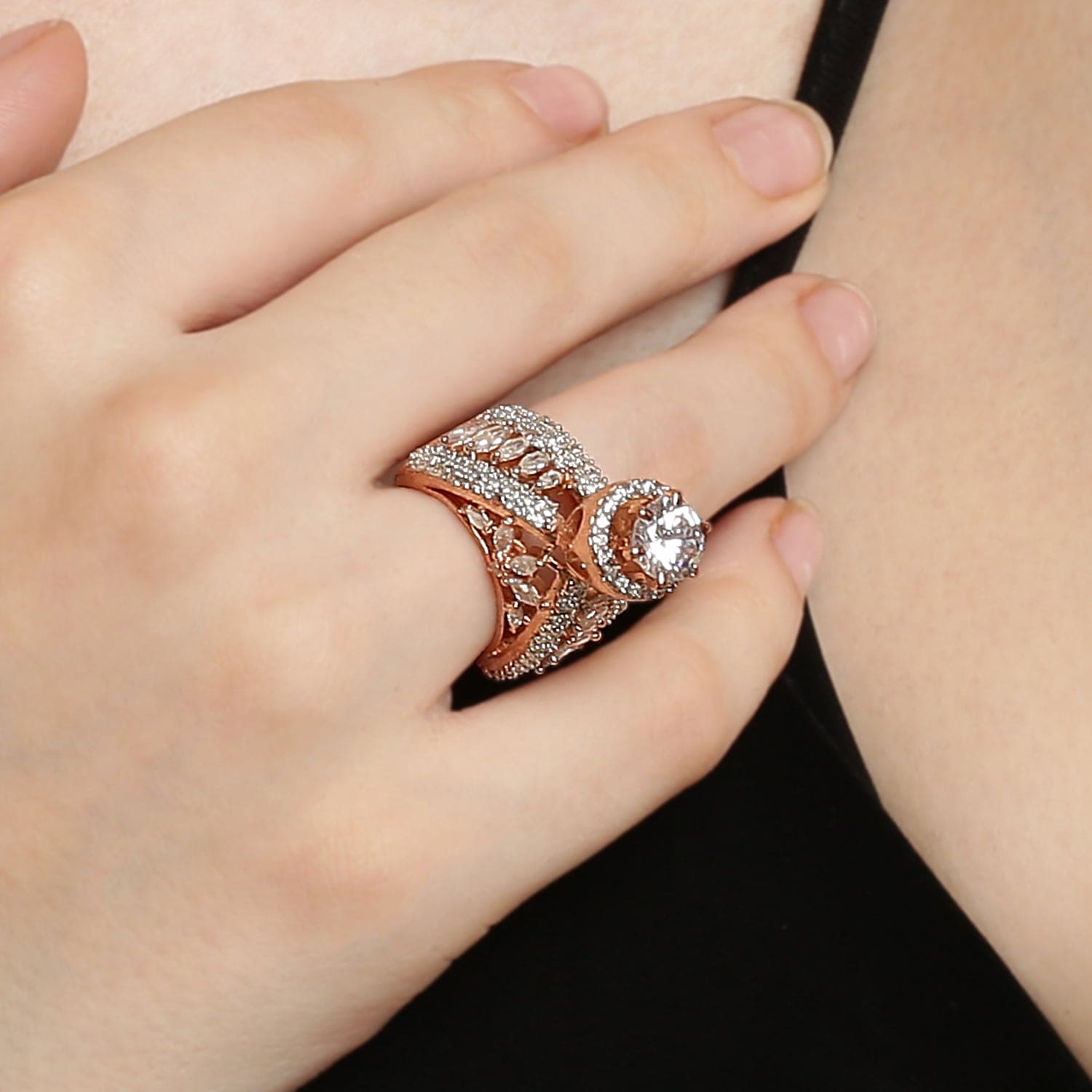 Classy Mounted Queens sterling silver ring close-up detail
