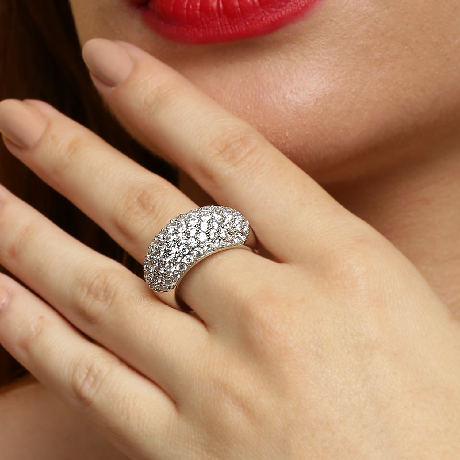 Dazzling Trendy Band sterling silver ring close-up detail