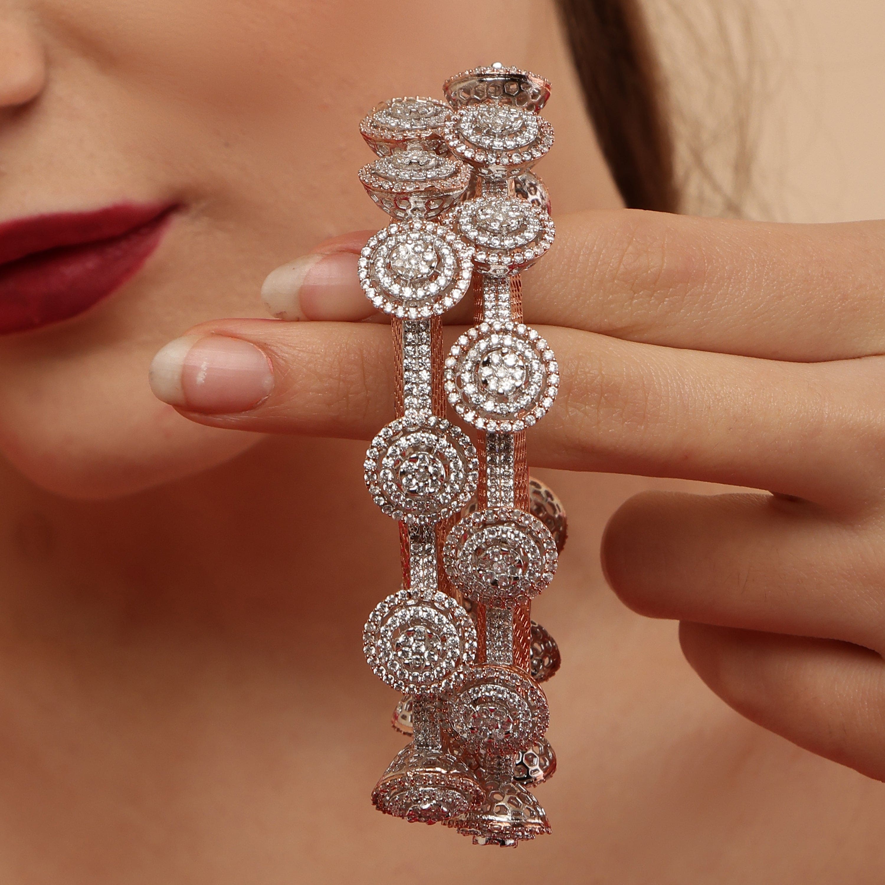 Elegant Maharani sterling silver Pachelis close-up detail