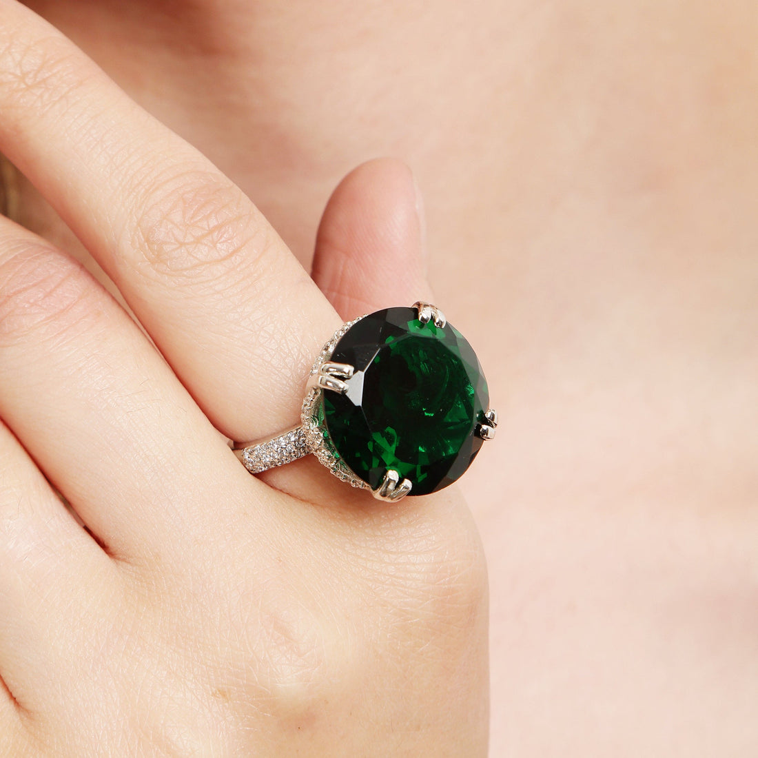 Emerald Serenade 925 sterling silver ring band detail