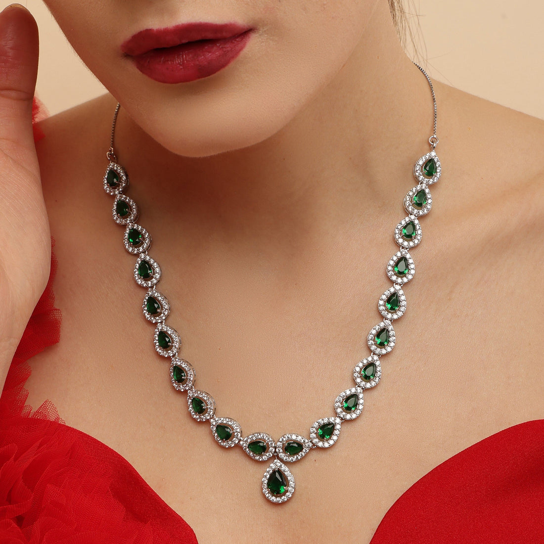 Enchanting Emerald 925 sterling silver necklace set front view