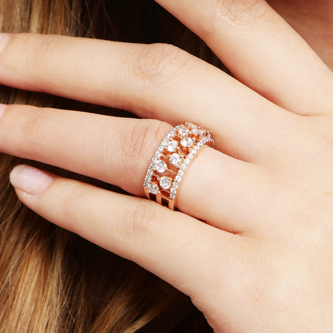 Gleaming Essence Band 925 sterling silver ring lifestyle shot