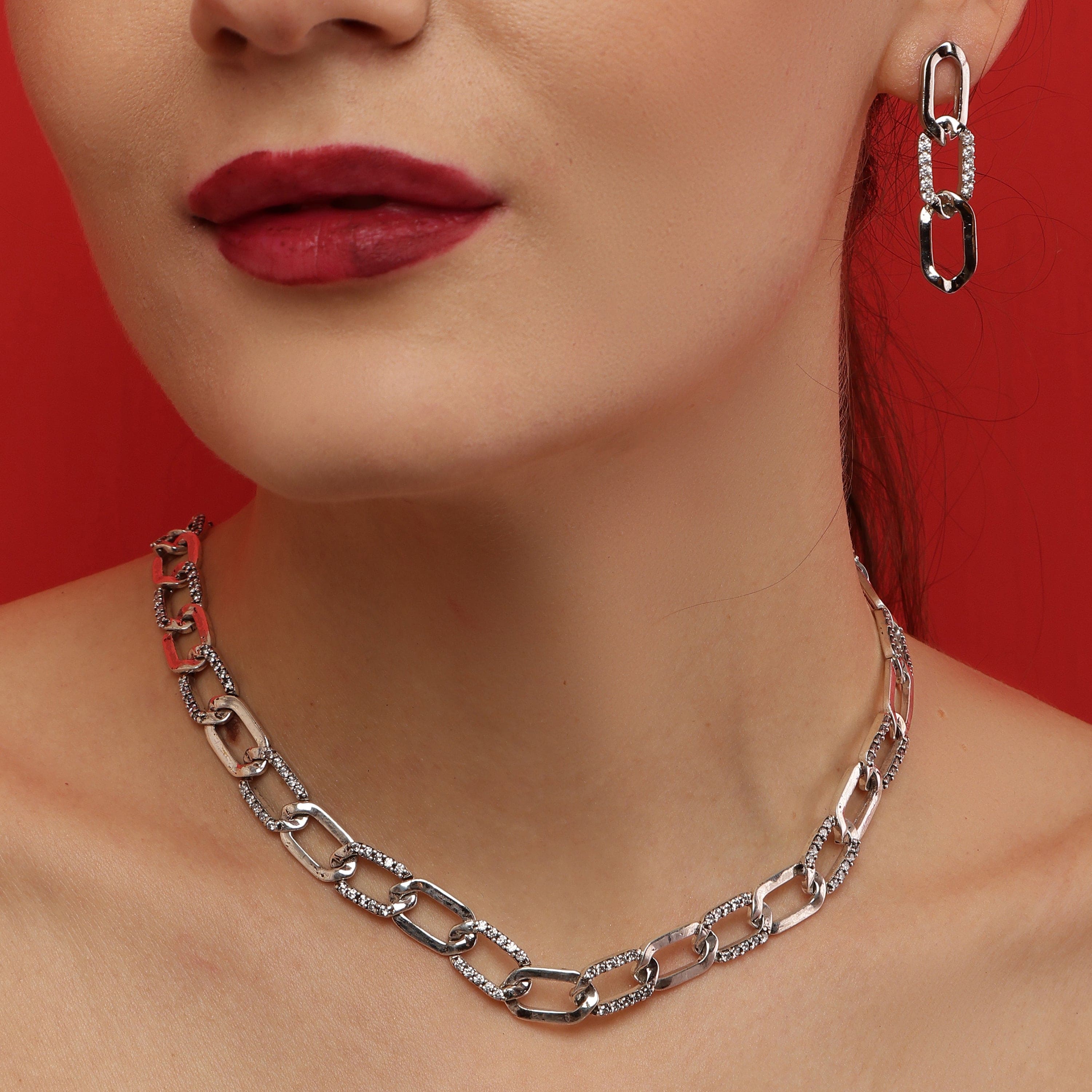 Interlock Chain sterling silver necklace set side view