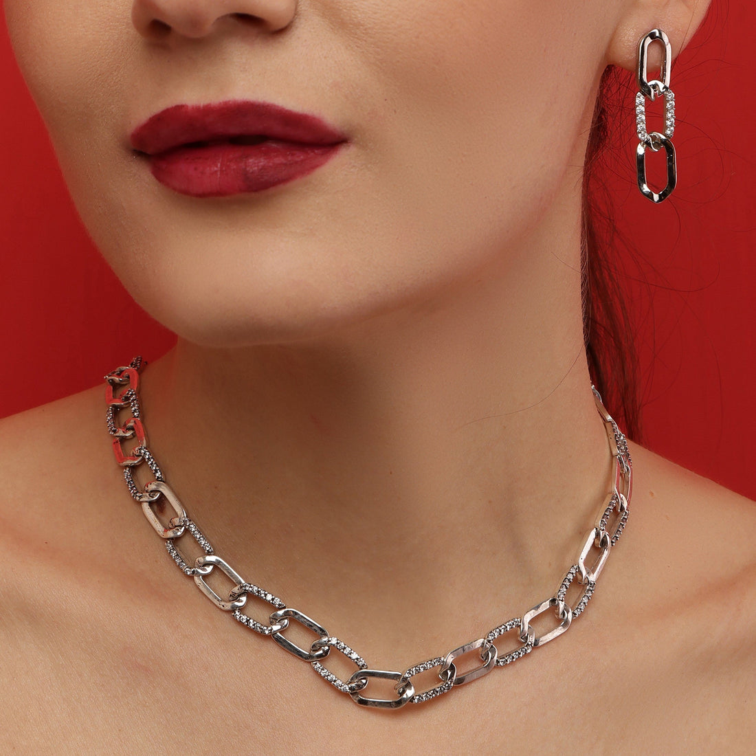 Interlock Chain sterling silver necklace set side view