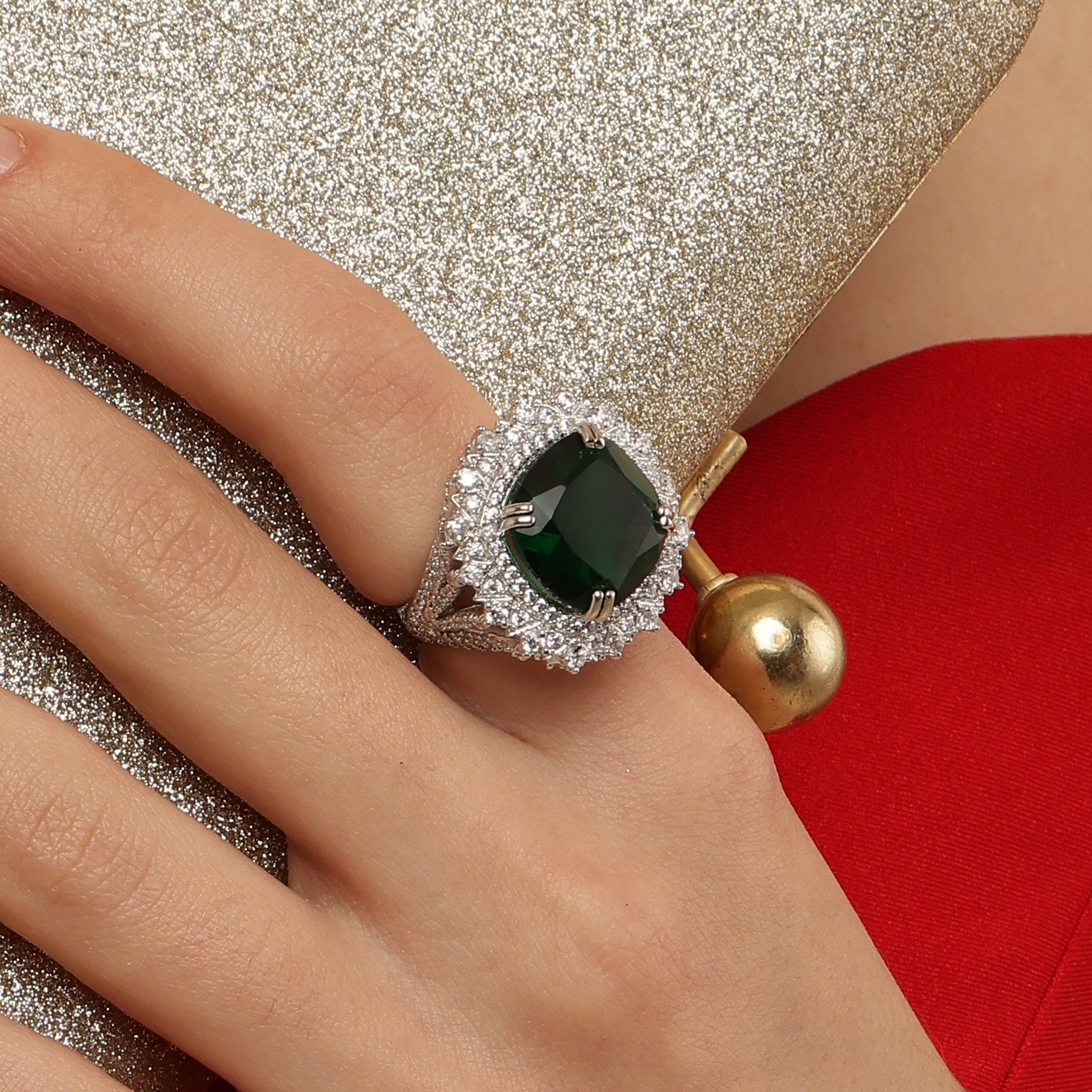 Magnificent Emerald Octa Love sterling silver ring close-up detail