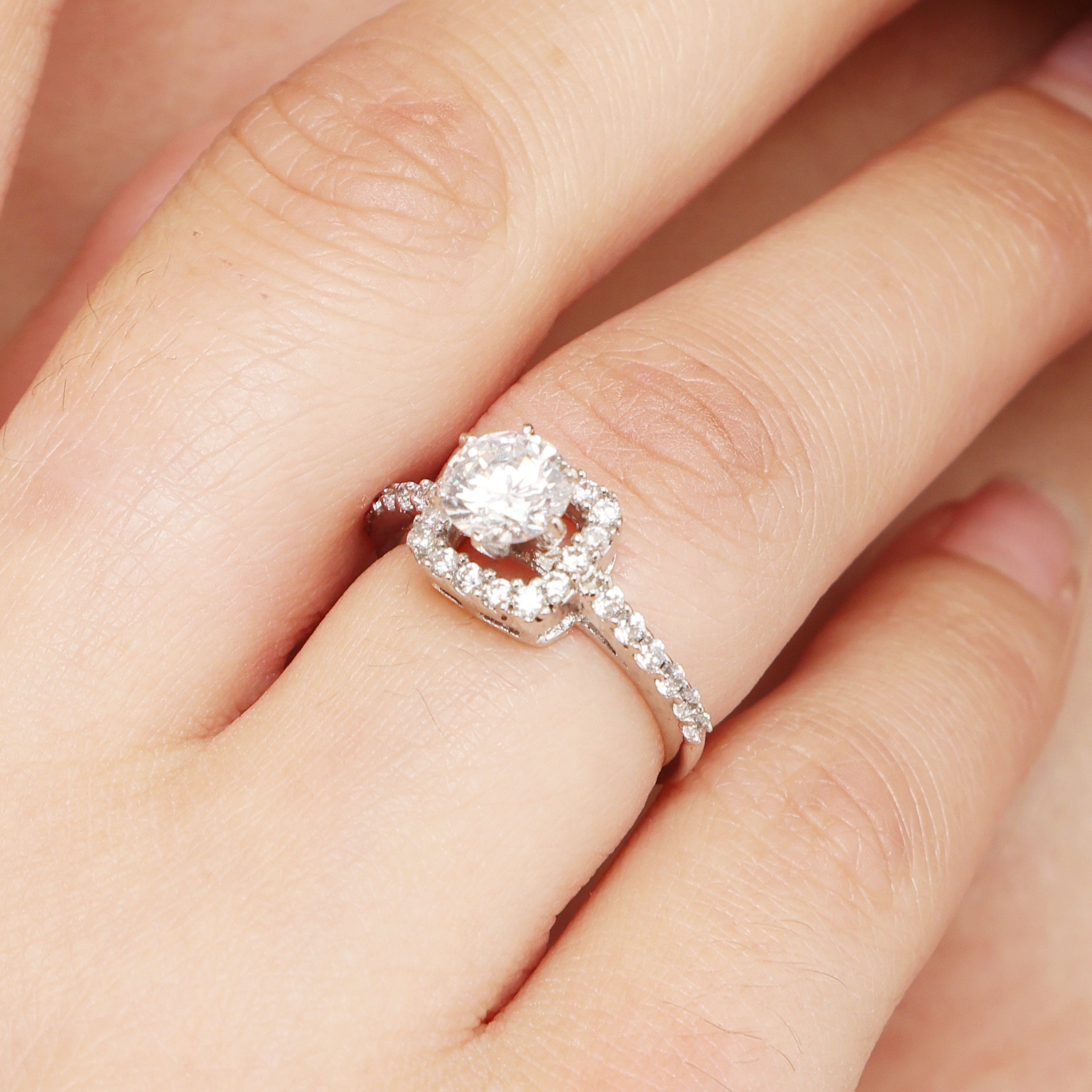 Radiant Minimal sterling silver ring band detail