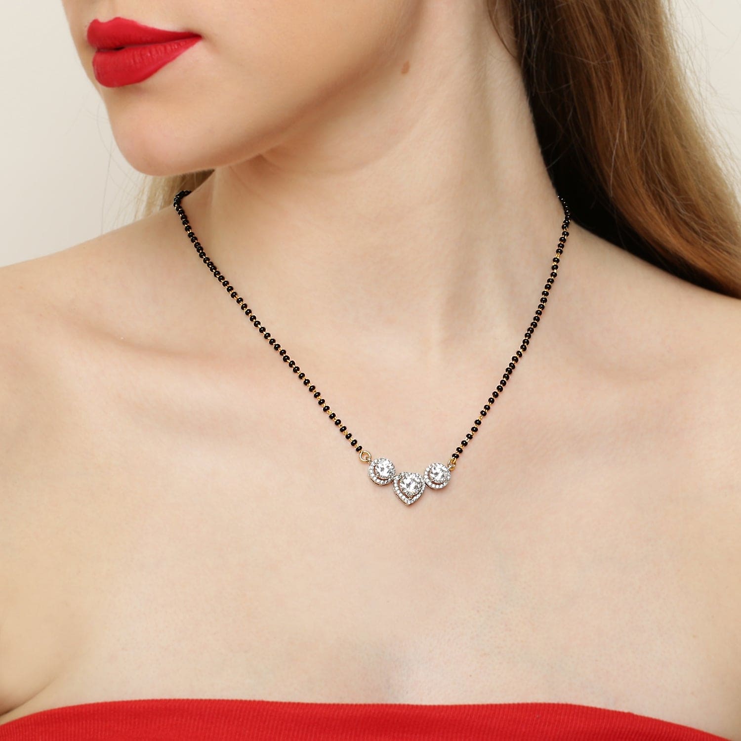 Samaira Three Solitaire sterling silver mangalsutra close-up detail