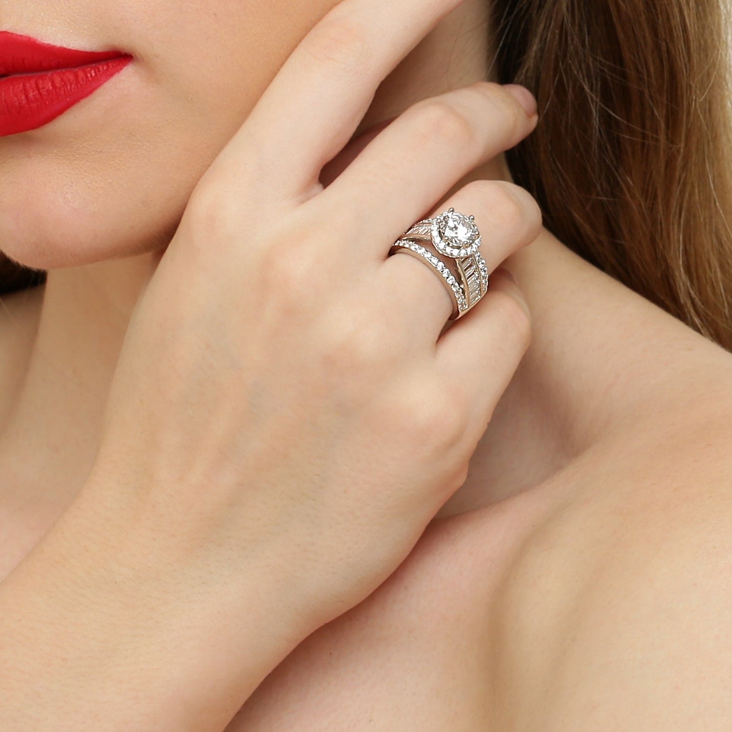 Sparkling Solitaire sterling silver ring close-up detail