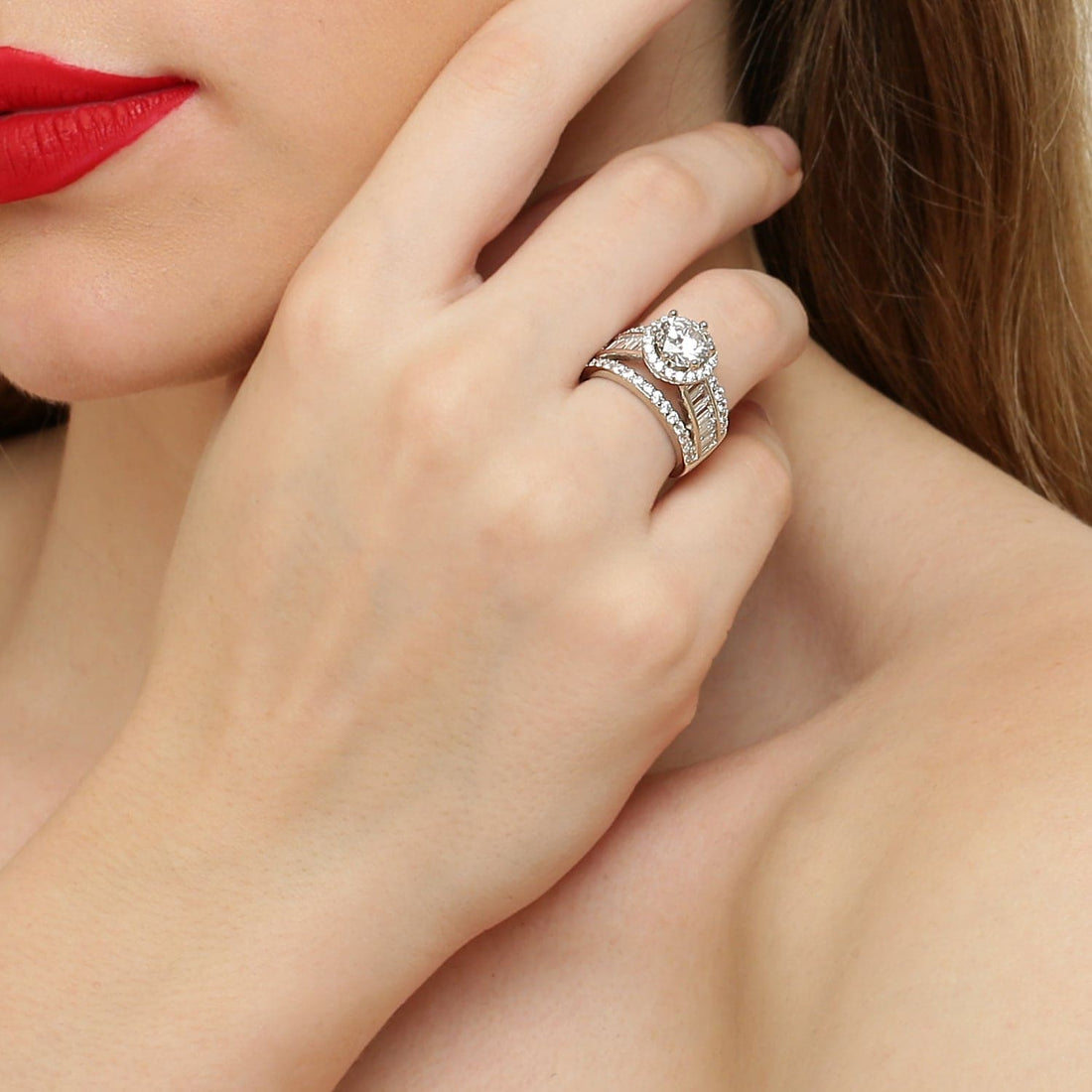 Sparkling Solitaire sterling silver ring close-up detail