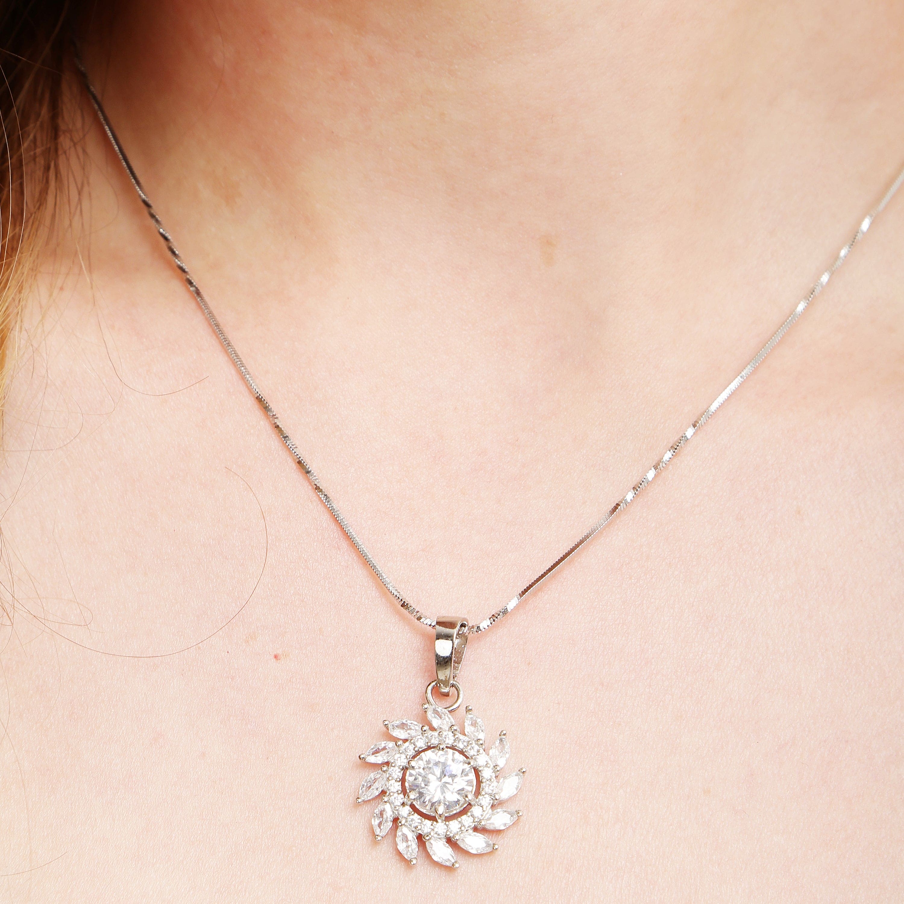Sunshine Bloom sterling silver pendant set close-up detail