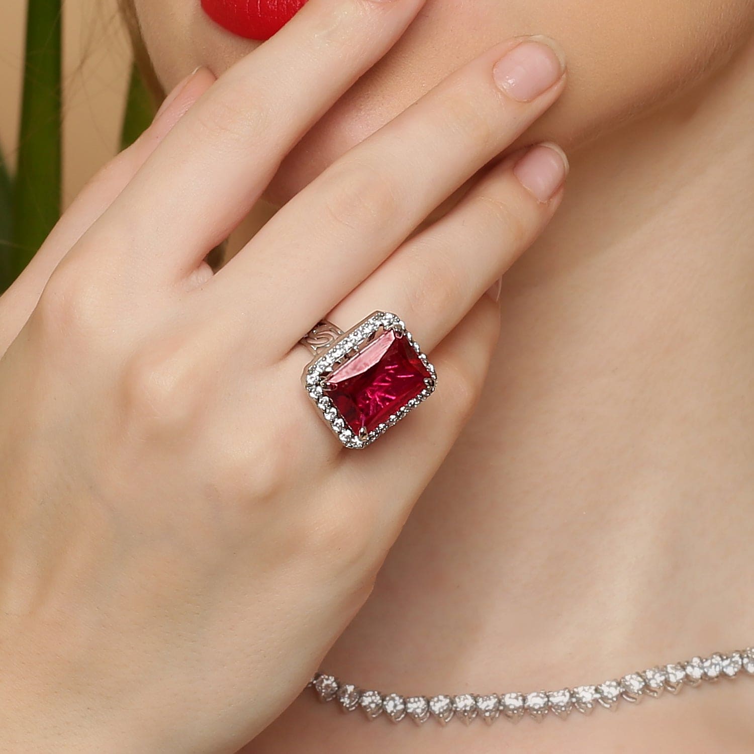 Timeless Beauty Cocktail sterling silver ring close-up detail